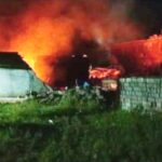 En Michoacán, explosión deja vivienda calcinada en Buenavista Tomatlán