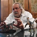 Honran a la UNAM y a paleontólogo con nombre a dinosaurio del cretácico