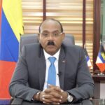 El Primer Ministro de Antigua y Barbuda, critica a los bancos por sus políticas de préstamo