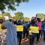 Protestan en Gambia, por nuevo arresto de dos personas tras su absolución judicial
