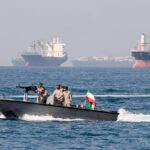 Irán, obliga a tropas de EU a retirarse de estrecho de Ormuz y abre nueva ruta marítima