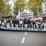 miles marchan en Argentina, contra los recortes a hospitales públicos