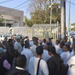 Taxistas protestan en el Congreso de Morelos, exigiendo subsidios