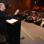 Estrés en la población mundial por cambio climático, alerta Alan Kazdin, en la UNAM