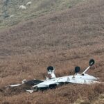 Avioneta se estrella en Reino Unido, buscan a posible sobreviviente que habría saltado en paracaídas