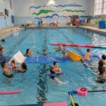 Regresan las clases de natación para bebés a la piscina de San Pedro y Miquelón