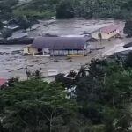 Un río se desborda en Ecuador, dejando 5 muertos, 38 heridos y 10 desaparecidos