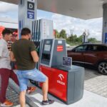 El aumento del precio del combustible está cambiando los hábitos diarios en Lituania