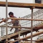 En la capital de Mauricio, trabajadores operan sin el equipo de seguridad adecuado