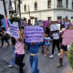 Mujeres marchan en Victoria, exigiendo justicia y seguridad